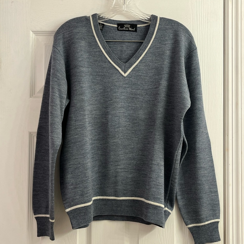 Countess Mara V-Neck Lavender Wool Blend Sweater Size M Dry Cleaned